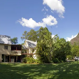 Glass House Mountains Ecolodge Australia
