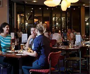 Marion Hotel Adelaide 4*,
