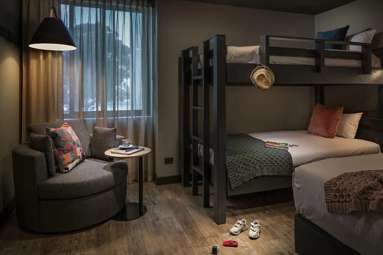 Marion Hotel Adelaide 4*,